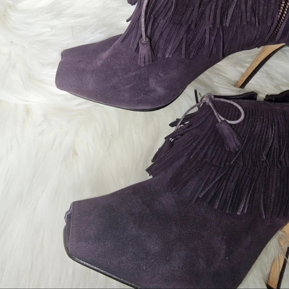 Manolo Blahnik Nabuoppla Fringe Ankle Boot in Plum Purple Size 40.½ - Picture 4 of 12